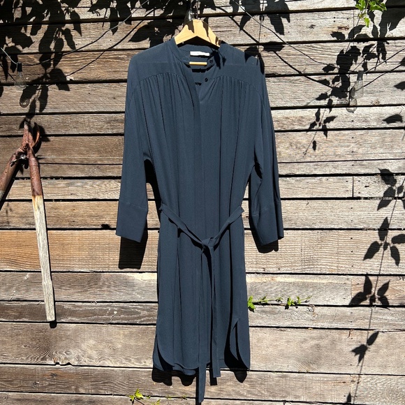 Vince Long sleeve silk shirt dress w/belt in Navy - Size M - Picture 1 of 10